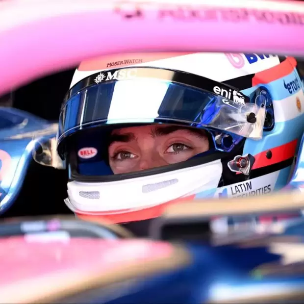 Colapinto prepara otro casco especial con referencias a Boca para el GP de Brasil