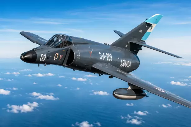 La Armada Argentina retira los S�per �tendard que hicieron historia en Malvinas