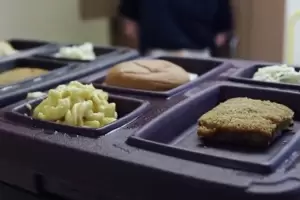 Ins�lito fallo: un juez oblig� a una provincia a aumentar la raci�n de carne a presos amotinados