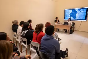 Cecilia Castilla abri� el ciclo "Ciencia y Literatura" con un di�logo entre murci�lagos y vampiros