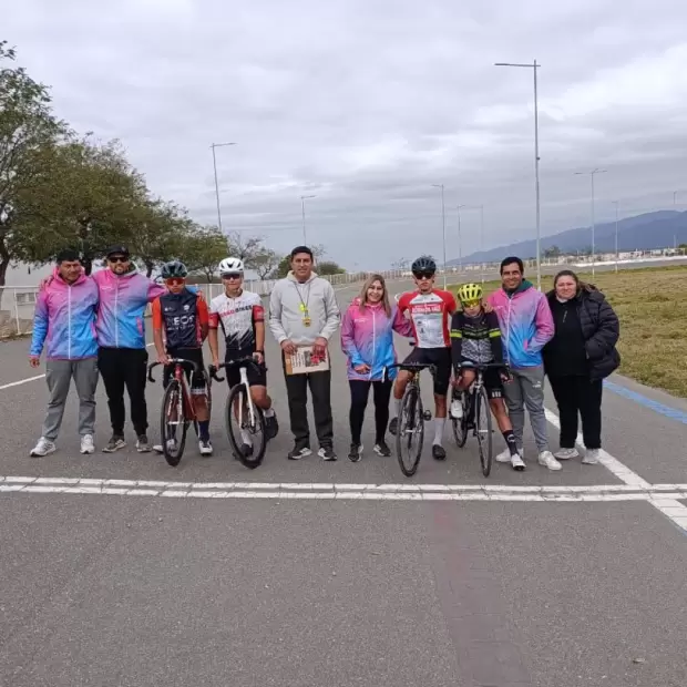 Ignacio Carabajal y Felipe �valos clasificaron a la instancia provincial en ciclismo