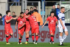Gimnasia de Mendoza le dio otro golpe a Gimnasia en La Plata