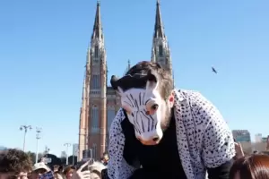 "Batalla cultural": un therian se col� en un match para "farmear aura" y lo sacaron a empujones
