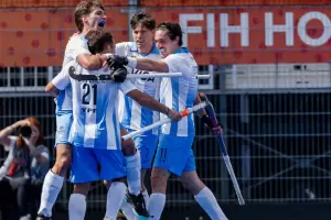 Los Leones golearon a India 5 a 3 y quedaron a un paso de las semifinales