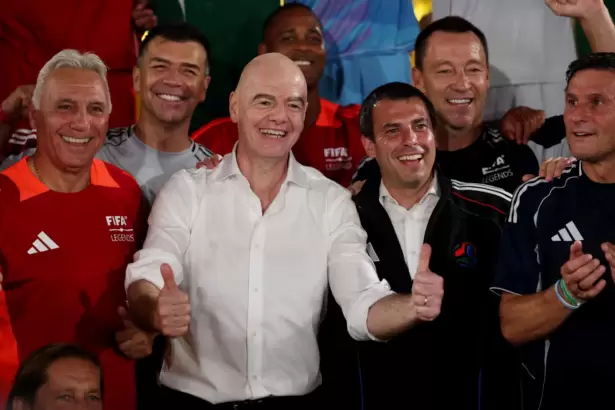 Rebeli�n contra Infantino: leyendas del f�tbol mundial exigieron cambios en la FIFA