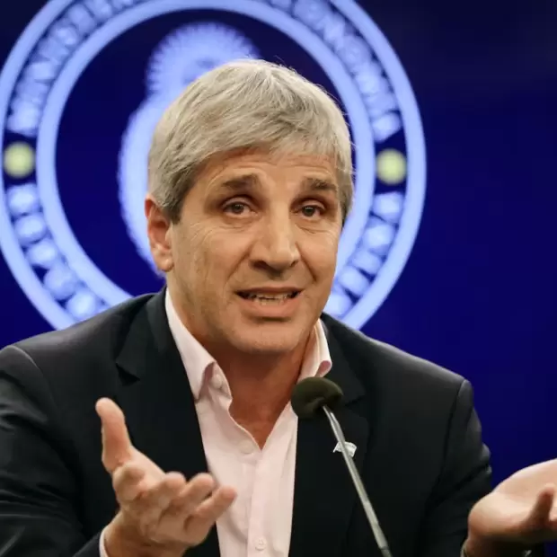 Caputo fue sobrese�do en la causa por la emisi�n de un bono a 100 a�os, pero Casaci�n revisar� la decisi�n