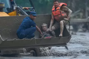 Tragedia en Nepal: los impresionantes rescates y la huida de los elefantes tras la cat�strofe