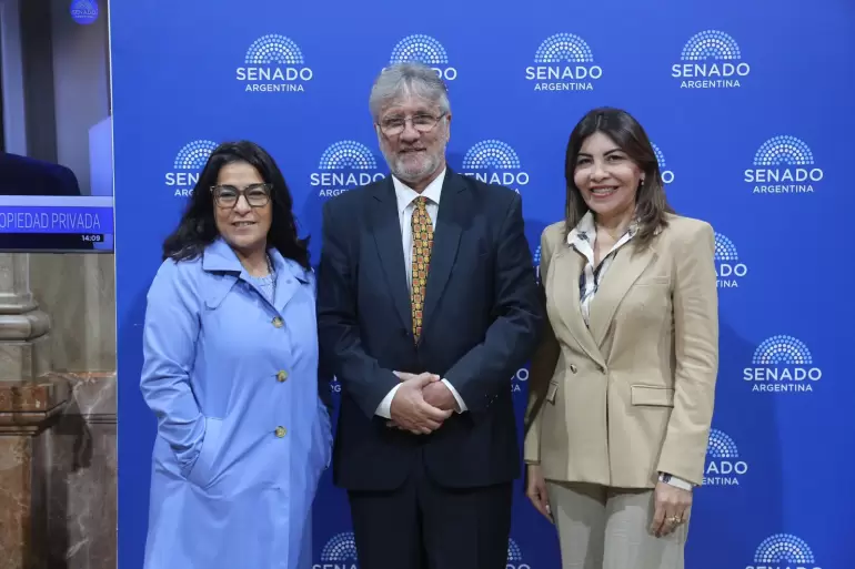 Los diputados Sandra Mendoza, Guillermo Andrada, y Carolina Mois�s