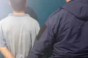 Lo atraparon con seis jeans de dudosa procedencia: qued� detenido