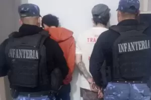 Aprehendieron a dos hombres por amenazar a un vecino