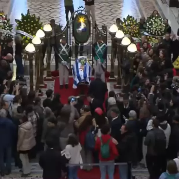 De Le�n Gieco a Natalia Oreiro: los famosos despidieron a Rub�n Rada bailando y cantando