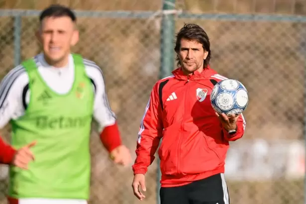 Ponzio dirigi� su primera pr�ctica como DT de River y ya prepara el partido ante Banfield