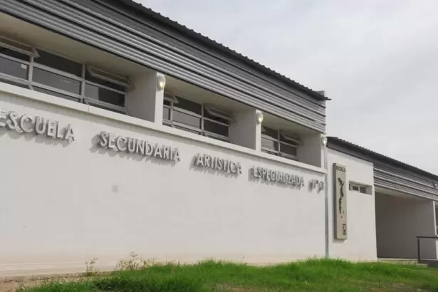 Educaci�n interviene tras el ingreso de un arma blanca en la Escuela Art�stica N�3
