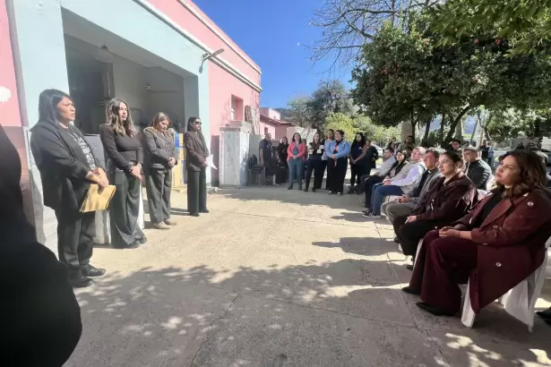 Entregan nuevo mobiliario y equipamiento m�dico a CAPS y hospitales del interior de Catamarca