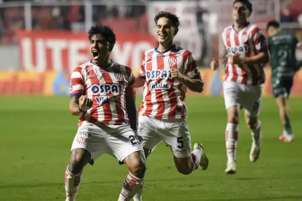 Uni�n aplast� a Sarmiento y se meti� entre los ocho de la Zona A