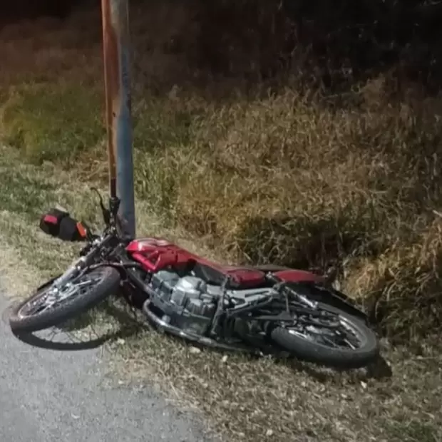 Catamarca: un motociclista result� herido tras chocar contra un poste