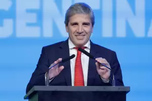Luis Caputo viaja a la cumbre del G20 para defender el programa econ�mico