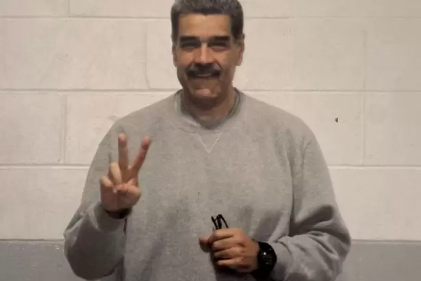 En jogging y sonriente: Maduro reapareci� en las redes sociales desde la c�rcel