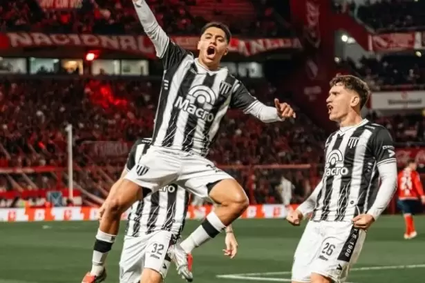 Gimnasia de Mendoza gole� a Independiente y qued� como l�der del Grupo A