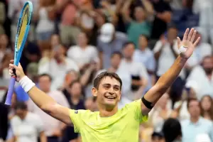 Mariano Navone dio el golpe de su vida: venci� a Novak Djokovic en cinco sets