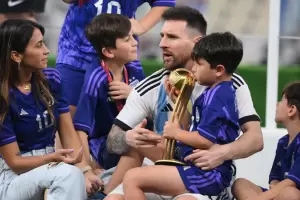Con una emotiva menci�n a sus hijos, Antonela despidi� a Messi tras su retiro de la Selecci�n