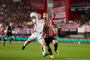 Newell's y Estudiantes se quedaron a mano en un intenso partido en La Plata