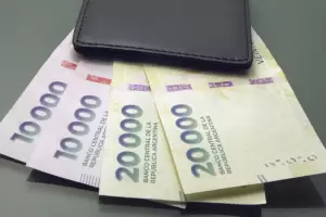 Oficializar�n el aumento del salario m�nimo: llegar� a $437.000 en abril del 2027