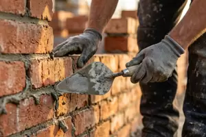 Un pa�s europeo busca trabajadores de la construcci�n y paga m�s de $11 millones: requisitos