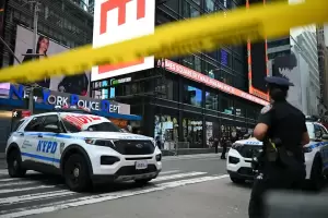 Una mujer mat� a pu�aladas a dos personas en plena calle en Nueva York