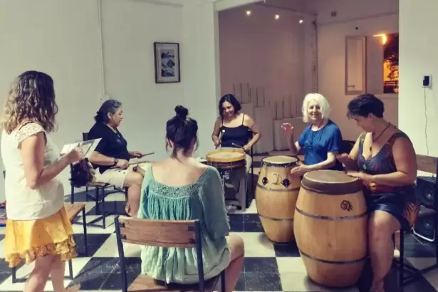 "Mujer Canto Tambor": una invitaci�n a descubrir la propia voz y el ritmo interior