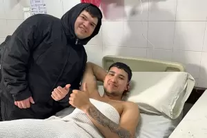 De no creer: Cay� de un tercer piso, se accident� en moto y lo atropell� un patrullero