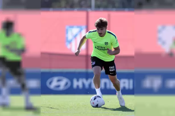 Juli�n �lvarez volver� a ser convocado en el Atl�tico de Madrid tras definirse su futuro