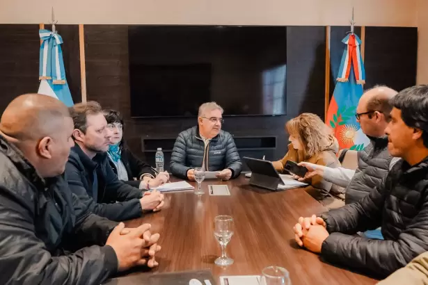 El Gobierno implementar� capacitaciones a trabajadores de Andalgal� para que se incorporen a la miner�a y turismo