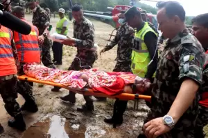 Tragedia en Nepal: ascienden a m�s de 1.350 los muertos y son 5.300 desaparecidos