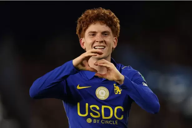 De los silbidos a abrazarse con los hinchas: Valent�n Barco hizo su primer gol en Chelsea