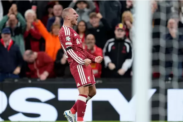 Con un golazo de Mac Allister, el Liverpool se lo dio vuelta al Atl�tico Madrid en la Champions League