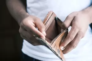La mitad de los trabajadores formales cobra menos de $1,385 millones y pierde poder adquisitivo