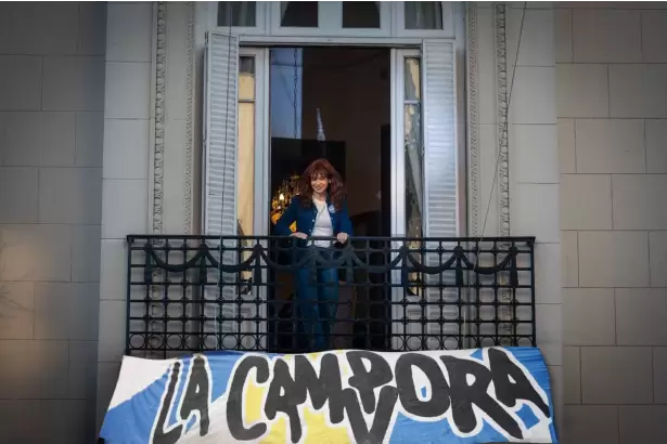 Otro camporista tambi�n tiene un departamento en el edificio de Cristina