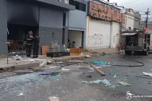 Incendio en pleno centro de la Capital: aprehendieron a tres personas