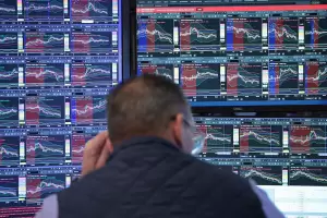 Caen las acciones de empresas de IA tras las dudas sobre el futuro de la industria