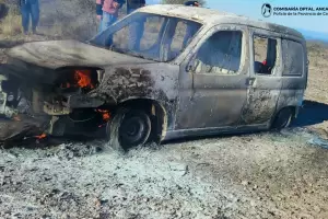 Feroz incendio destruy� por completo una camioneta en Catamarca