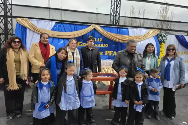 La Escuela Primaria N� 142 "Polic�a Federal Argentina" celebr� 100 a�os de vida