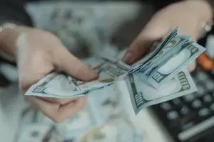 El Gobierno niega el atraso cambiario y asegura que no habr� volatilidad econ�mica en 2027