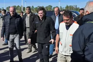 Milei y Santilli visitaron el polo industrial de Bah�a Blanca