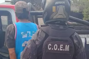 Aprehenden a un joven por causar disturbios y robarle a su madre en Catamarca
