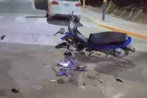 Dos adolescentes heridas tras un violento choque entre moto y auto en Catamarca