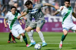 Gimnasia empat� con Banfield y dej� escapar un triunfo sobre el final