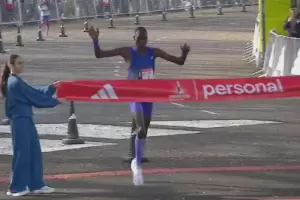 Bethwel Kibet Chumba gan� la Marat�n de Buenos Aires con una marca de 2h08m22s