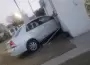 Conductor choc� contra una vivienda y se dio a la fuga