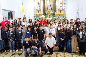Urbanc cerr� su visita pastoral a Pacl�n confirmando en la fe a 42 adolescentes